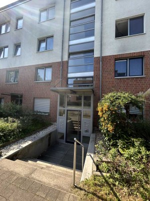 Wohnen über den Dächern - DG Wohnung mit Balkon in Köln, Weiden