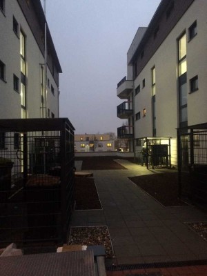 Voll möblierte , neuwertige 3-Zimmer-EG-Wohnung mit geh. Innenausstattung mit 2x Balkon und EBK