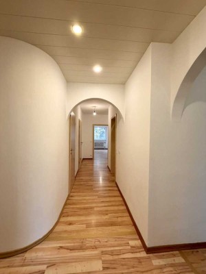 Attraktive, vollständig renovierte 5-Zimmer-Erdgeschosswohnung (117 m²) in Spardorf