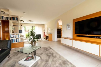 Elegantes Einfamilienhaus mit Einliegerwohnung in begehrter u. naturnaher Wohnlage von Erlabrunn