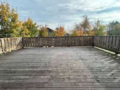 Wohnhaus mit großem Baugrundstück (Genehmigung für Wohnbau vorhanden)