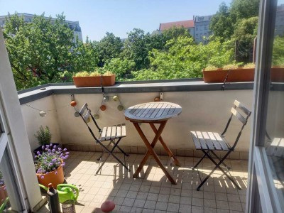 Provisionfrei: Zentrale 2-Zimmer-Wohnung mit Balkon und Blick ins Grüne