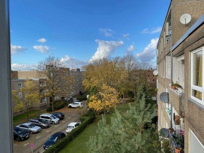 Großzügige und gemütlich: 3-Zimmerwohnung mit Loggia und Keller in Neuss-Norf