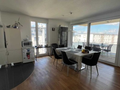 Traumhafte 4-Zimmer-Penthouse-Wohnung mit Balkon, 2 TG-Stellplätzen und EBK in Bad Krozingen