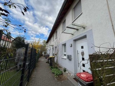 Familientraum am Mainufer  Stilvolles Reihenhaus mit Studio, Garten &amp; Garage