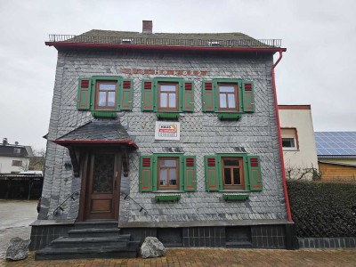 Freistehendes Einfamilienhaus & attraktives Mehrfamilienhaus - Ideal für Familien & Investoren!