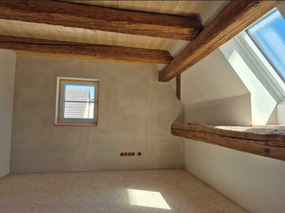 Erstbezug. Neu geschaffene 4 Zimmer-Wohnung mit Balkon, EBK und nutzbarem Außengelände in Neuried