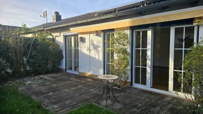 *Wohlfühl- Atriumbungalow*mit Rosengarten