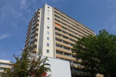 In bester Innenstadtlage: Großes 1 Zimmer-Apartment mit herrlichem Blick und überdachter Loggia, ...