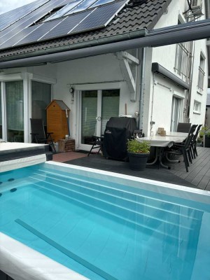 Familienfreundliche Doppelhaushälfte mit Pool und Sauna in Straubing