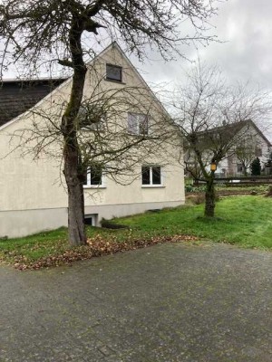 Charmantes Einfamilienhaus am Ortsrand von Hattert