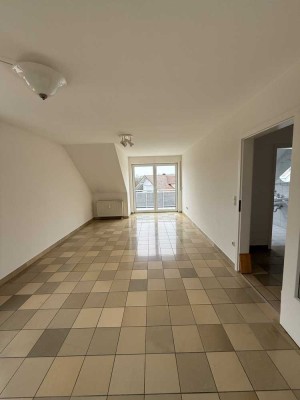 Traumhafte 3-Zimmer-Wohnung mit Balkon, Einbauküche und Stellplatz