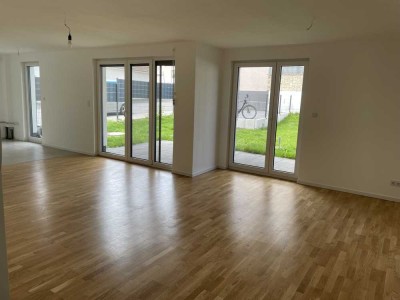 Schöne, helle 2 ZKB, 69 qm, Terrasse, Gartenanteil, TG, im 10 FH, ruhige, zentrale Lage
