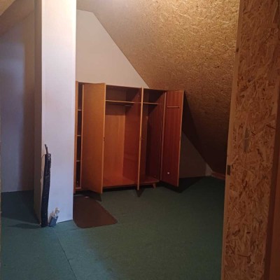 Großzügige 3-Zimmer-Wohnung mit Wohnküche,Ankleide & ausgebautem Dachboden