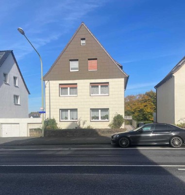 Freistehendes 3-Fam.-Haus mit parkähnlichem Garten und Garage!