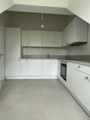 Modernisierte 2 Zimmer Wohnung im Dachgeschoss