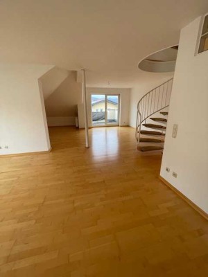 Helle Penthouse-Wohnung im Grünen