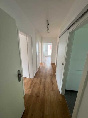 Wunderschöne, kernsanierte 3-Zimmer-Dachgeschosswohnung mit gehobener Innenausstattung