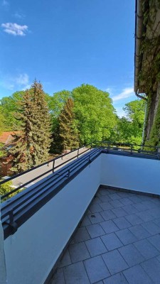 Zwei-Zimmerwohnung frisch saniert, Nähe U6 Kurt-Schumacher-Platz, auf Wunsch Garage