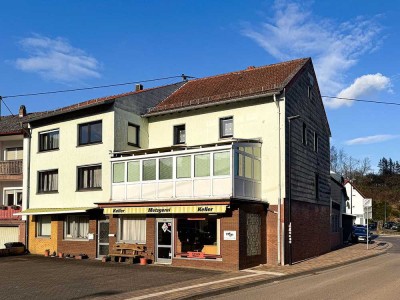 Zwei Häuser + Gewerbefläche – Eine gute Investition in die Zukunft!