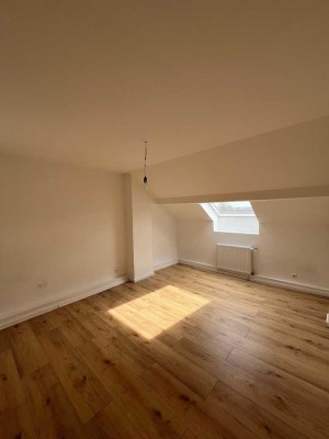 Helle 3,5-Zimmer Dachgeschosswohnung in Styrum zu vermieten!