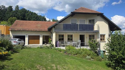 Charmante 3,5-Zimmer-Wohnung mit Talblick am Mariahilfberg - ruhig&zentral mit Einbauküche in Amberg