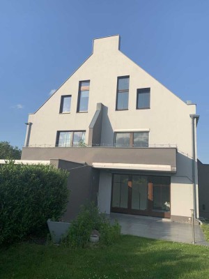 Frisch renovierte DHH in Großziethen