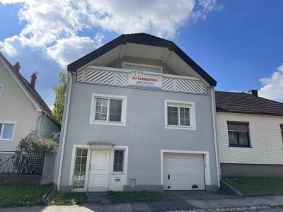 SEHR GEPFLEGTES EINFAMILIEN-HAUS MIT SCHÖNEM GARTEN -- LOGGIA/GARAGE -- RUHELAGE!