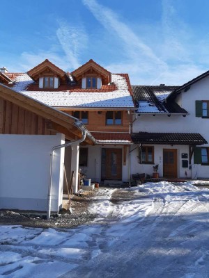 Erstbezug: Geräumiges Reihenmittelhaus in Antdorf