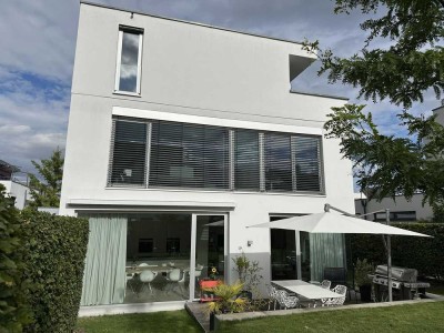 Exklusives Architektenhaus im Bauhaus-Stil auf den Gonsbachterrassen