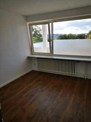 Moderne, renovierte Wohnung ab 1. Nov. zu vermieten