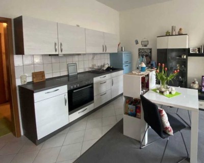 kompakte 2 Zimmer Wohnung im chicen Altbau mit EBK und Wannenbad
