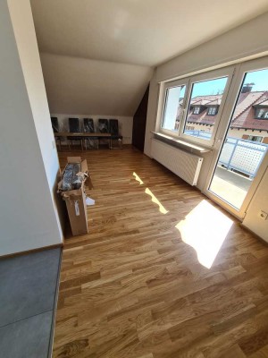 Geschmackvolle 3-Zimmer-DG-Wohnung mit neuwertiger Innenausstattung mit Balkon in Schriesheim