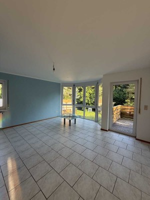 3-Raum-Wohnung mit Balkon und Einbauküche in Straubenhart-Langenalb mit Garten
