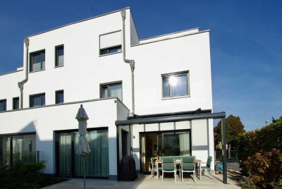 Moderner Wohnkomfort am Dechbettener Weinberg – Architektur trifft Wohngefühl