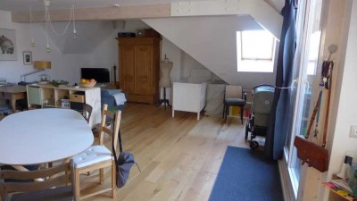 Schöne, gut vermietete 2,5 Zi DG-Wohnung als Kapitalanlage