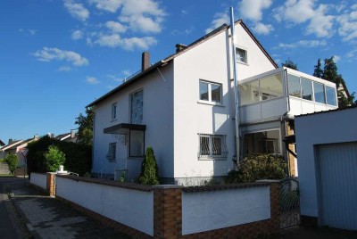 Helle 3 Zimmer EG-Wohnung mit Wintergarten, Gartennutzung und Garage in Großkrotzenburg