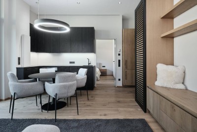 Lichtdurchflutetes Wohnen mit Stil und Komfort