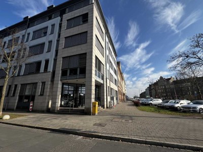 Fürth-Stadtgrenze: 2-Zimmer Wohnung mit TG-Stellplatz, möbliert und vermietet