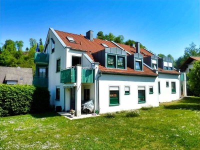 Kaufen - Einziehen - Wohlfühlen: 2 Zimmer-Wohnung mit Balkone, Keller und Kfz-Stellplatz am grünen
