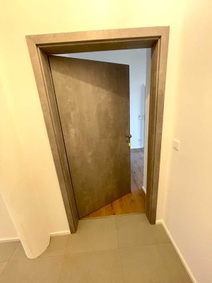 Erstbezug mit Balkon und EBK: Geschmackvolle 4-Raum-Wohnung mit geh. Innenausstattung in Vogareuth