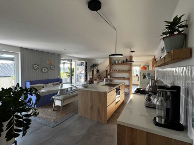 Hochwertige 5-Zimmer-Dachgeschosswohnung mit EBK, Doppelgarage und überdachtem Balkon