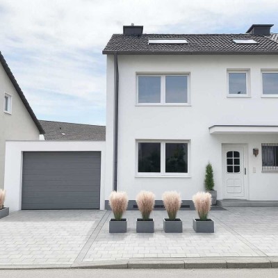 Familienglück! Einziehen, ankommen, wohlfühlen.  Großes Einfamilienhaus mit Garten und Garage