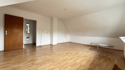Privat*3,5 Zi. DG Wohnung*Küche*Pkw Stellplatz