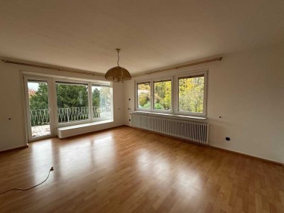 Helle Dachgeschosswohnung mit Balkon in Frankfurt-Oberrad