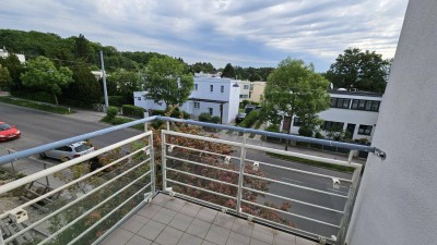 Moderne 2-Zimmer-Terrassenwohnung mit Blick auf den Roten Berg - Sofortbezug möglich!