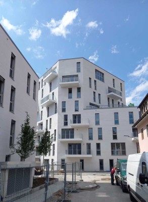 Attraktive 2 Zimmer-Wohnung: Top-Lage; Einbauküche; Balkon; TG-Stellplatz