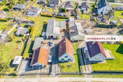 IMMOBERLIN.DE - Charmantes Haus mit Nebengebäuden in familienfreundlicher Lage