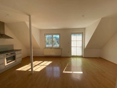 Helle und ruhige 3-Zimmer Wohnung mit Balkon zu vermieten!