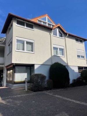 Park Immobilien - Gemütliche 4-Zimmer-ETW mit Balkon und TG-Platz